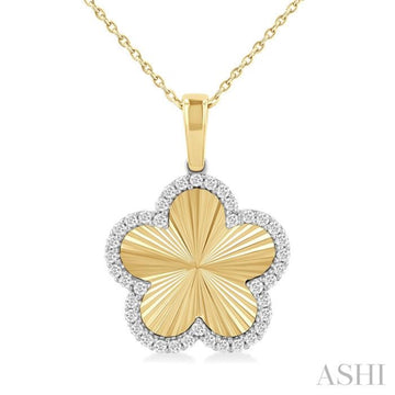 1/4 Ctw Fluted Texture Clover Round Cut Diamond Fashion Pendant With Chain in 10K Yellow and White Gold